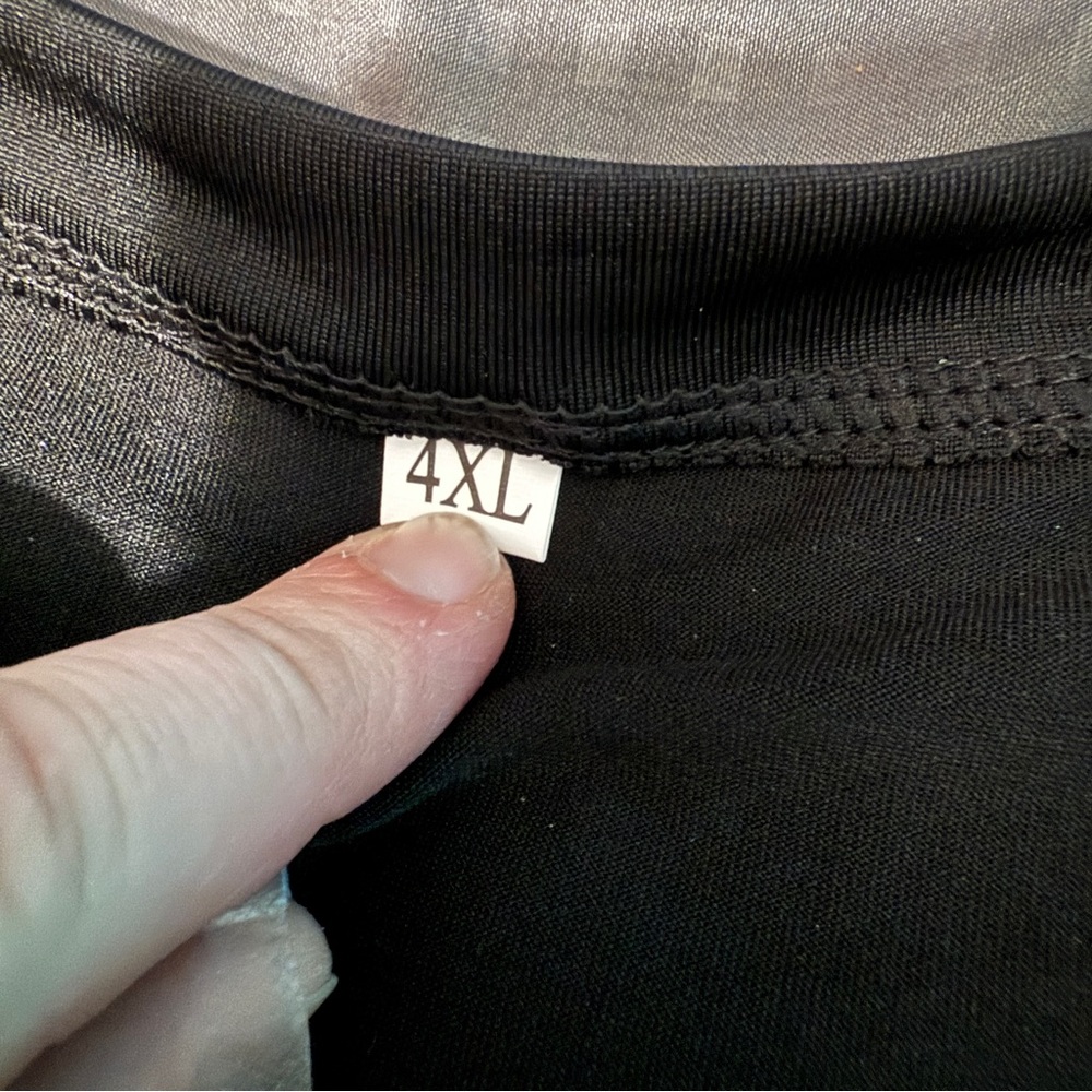 Unbranded Black Broken Heart Skulls Shirt Womens Size 4x USA Equivelant 2x - Picture 3 of 7